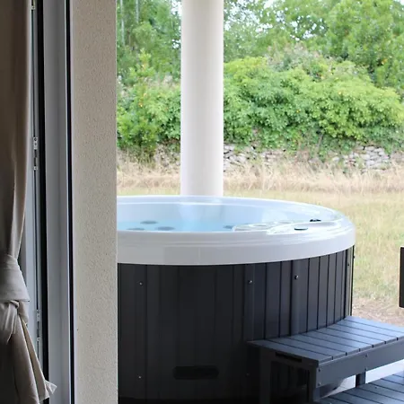 Gîte Lou, Gîte famille et bien être avec jacuzzi Fontenay-le-Comte Extérieur photo
