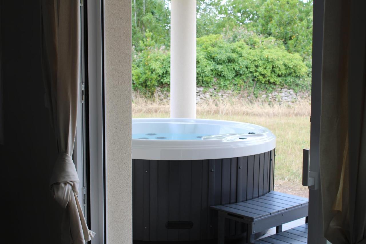 Lou, Famille Et Bien Etre Avec Jacuzzi Ferienhaus
